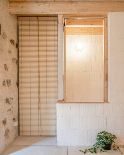 Detalle de los materiales naturales reutilizados.